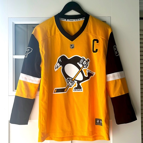 Pittsburg penguins hockey jersey worn once only. Youth L/XL